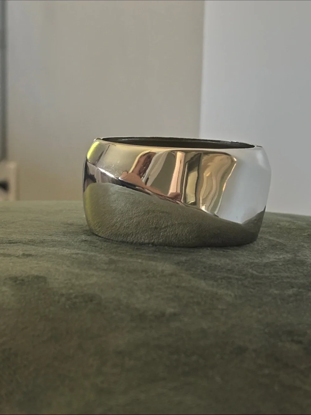 Banana Republic Polished Silver-Tone Clasp Bracelet